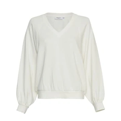 Moss Copenhagen Egret Nelina Ima Q Raglan V Sweatshirt In White