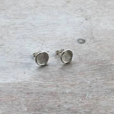 Annie Mundy Dt72 A Silver Round Disk Stud Earrings In Metallic