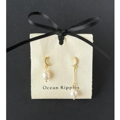 Ocean Ripples Mismatch Pearl Moon 1885 Earrings In White