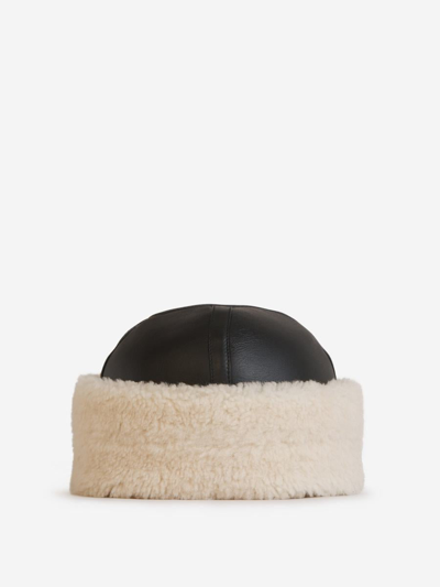 Totême Two-tone Leather Hat In Negre