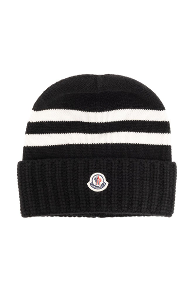 Moncler Logo Patch Knit Beanie In Black