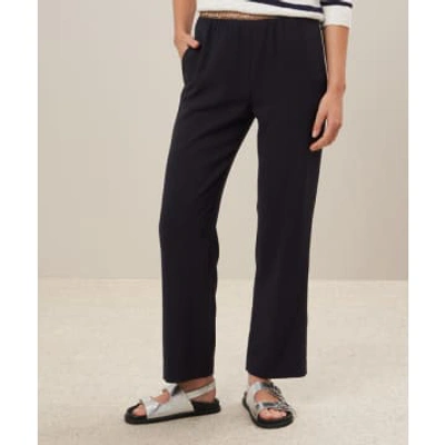 Hartford Prunellor Crepe Straight Trouser In Black