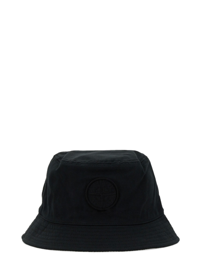 Stone Island Logo Bucket Hat In Black