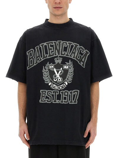 Balenciaga Logo Print T-shirt In Black