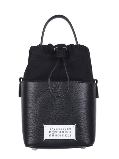 Maison Margiela 5ac Beuteltasche In Black