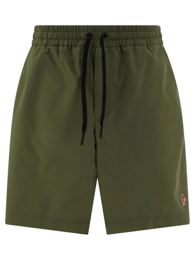 Moncler Gore-tex Shorts Green In Vert