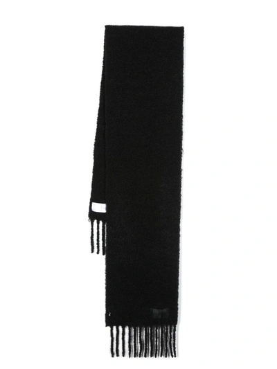 Filippa K Logo-patch Knitted Scarf In Black