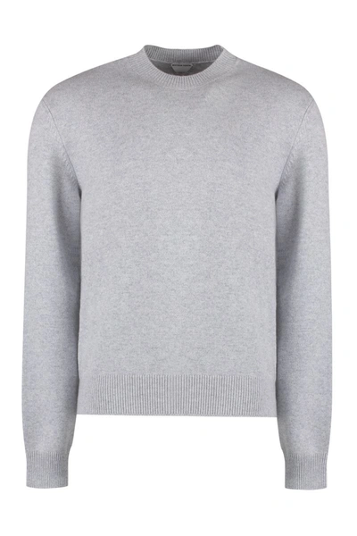 Bottega Veneta Intrecciato Leather Patch Cashmere Blend Crewneck Sweater In Grey