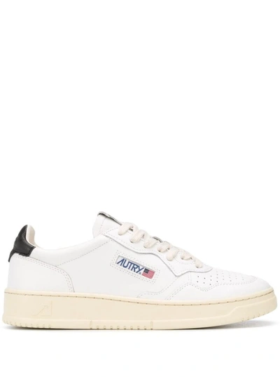 AUTRY 'MEDALIST LOW' WHITE SNEAKERS WITH CONTRASTING HEEL TAB IN LEATHER MAN