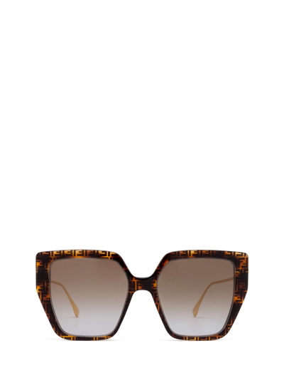 Fendi Fe40012u Brown Sunglasses In Coloured Havana / Gradient Brown