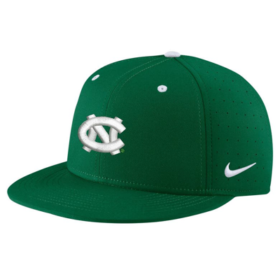 Nike Men's  Green North Carolina Tar Heels St. Patrick's Day True Fitted Performance Hat