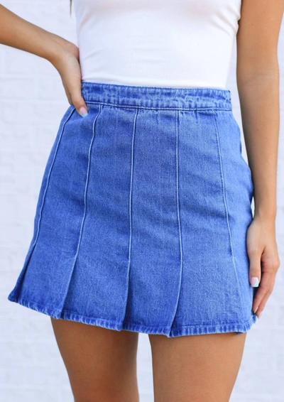 Le Lis Follow My Lead Skirt In Medium Wash In Blue