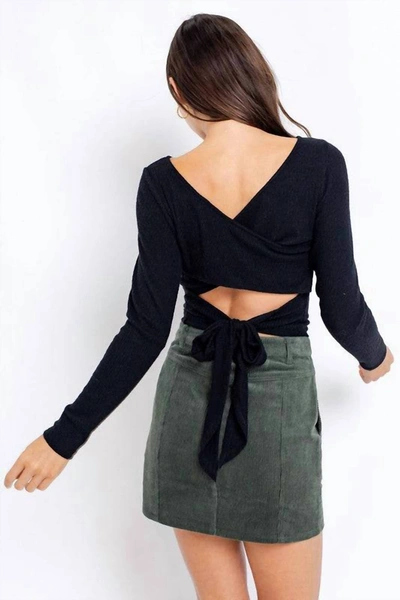 Le Lis Back To Basics Top In Black In Blue