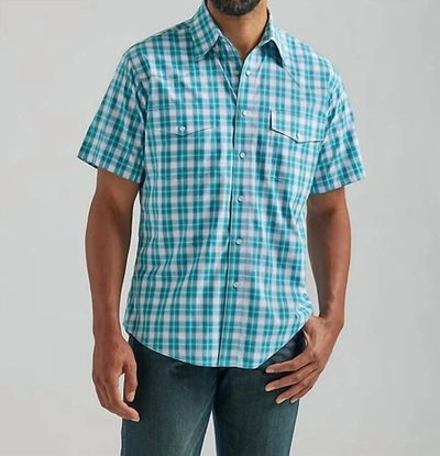 Wrangler Men's Wrinkle Resist Short Sleeve Western Snap Shirt In Turquoise Plaid In Blue