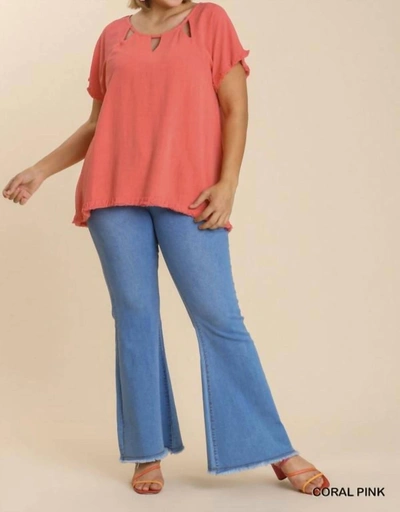 UMGEE LINEN BLEND CUT OUT ROUND NECKLINE TOP IN CORAL PINK