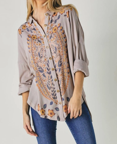 DAVI & DANI FLORAL PRINTED BUTTON DOWN LONG SLEEVE TUNIC IN TAUPE