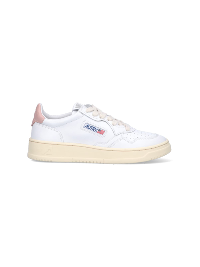 Autry Medalist 01 Low Sneakers In Bianco/rosa