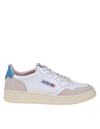 AUTRY SNEAKERS IN WHITE AND TURQUOISE LEATHER AND SUEDE