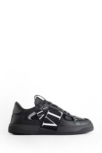 Valentino Garavani Valentino Sneakers In Black