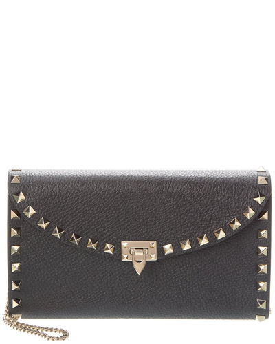 Valentino Garavani Valentino Rockstud Grainy Leather Wallet On Chain In Black