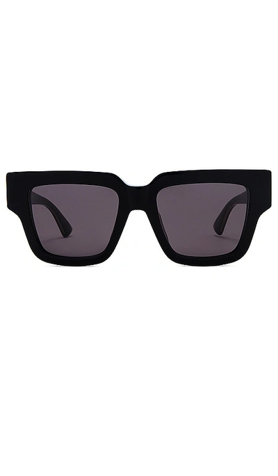 Bottega Veneta Rectangular Sunglasses In Black