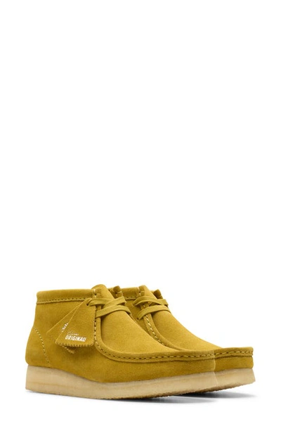 Clarks Wallabee Chukka Boot In Olive Suede