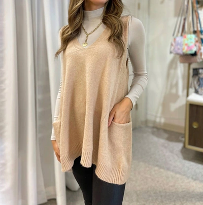 BE COOL SLEEVELESS V-NECK TUNIC SWEATER IN OATMEAL