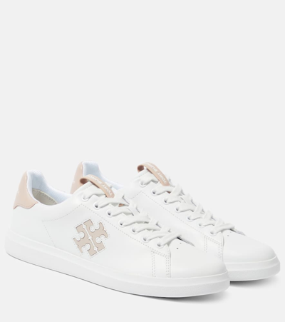 Tory Burch Double T Howell Low-top Leather Sneakers In Titanium
