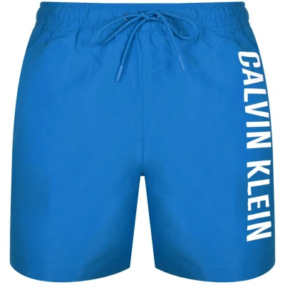 Calvin Klein Logo印花泳裤 In Blue