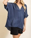 GLAM V-NECK HIGH-LOW TOP IN NEW NAVY
