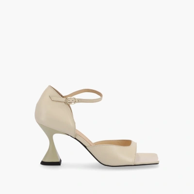 Alohas Beijos Cream Leather Sandals In White