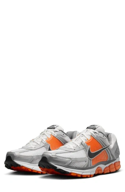 Nike Zoom Vomero 5 Sneaker In Silver