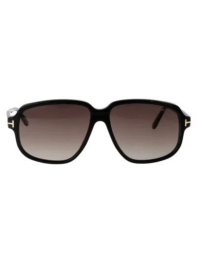 Tom Ford Ft1024/s Sunglasses In 01b Nero Lucido / Fumo Grad