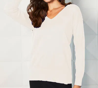 French Kyss Lightweight V-neck Star Top In White