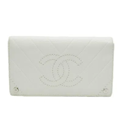 Pre-owned Chanel V-stich White Leather Wallet  ()