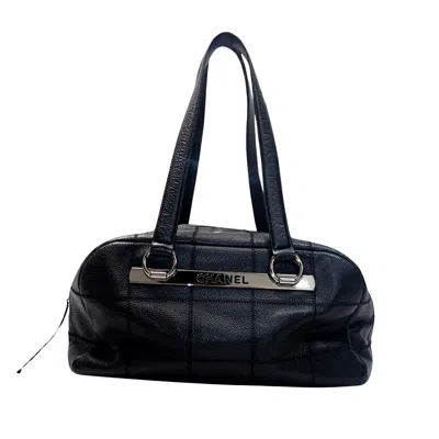 Pre-owned Chanel Chocolate Bar Leather Shoulder Bag () In Black