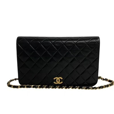 Pre-owned Chanel Leather Shoulder Bag () In Black