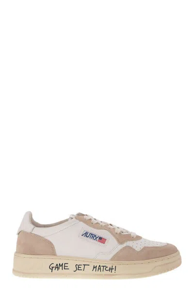 Autry Medalist Low - Leather And Suede Sneakers In White/beige