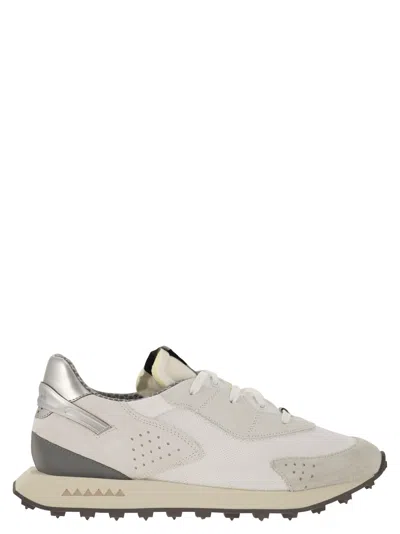 Run Of Piuma - Sneakers In White/silver