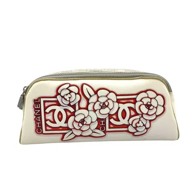 Pre-owned Chanel Camellia White Canvas Clutch Bag ()