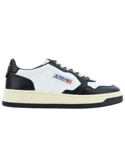 Autry Medalist Low Leather Sneakers In Black