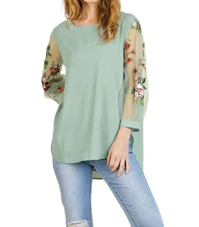 Eesome Zinnia Floral Top In Dusty Mint In Multi