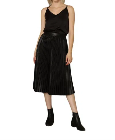 Zero Degree Celsius Faux Leather Pleated Skirt In Black