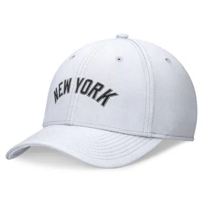 Nike White New York Yankees Evergreen Performance Flex Hat