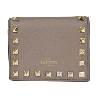 Valentino Garavani Rockstud Leather Wallet () In Beige