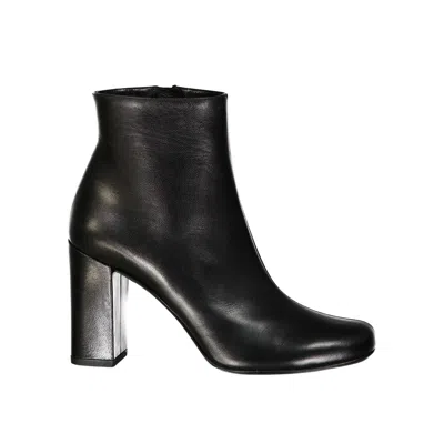 Saint Laurent Leather Ankle Boots In Black