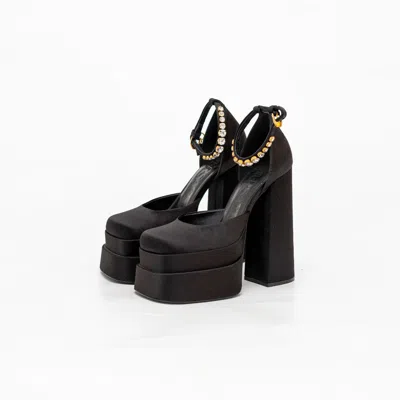 Pre-owned Versace Medusa Head Charm Satin Platform Pumps, 37