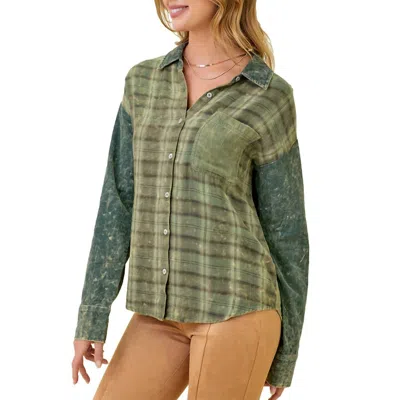 Mystree Tinsley Color Blocked Washed Button Down Shirt In Washed Green