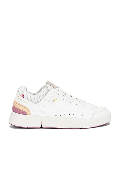 On Women's The Roger Centre Court Low Top Trainers In White/zephyr