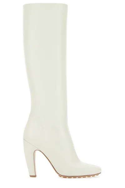 Bottega Veneta Veneta Leather Knee Boots In Bianco